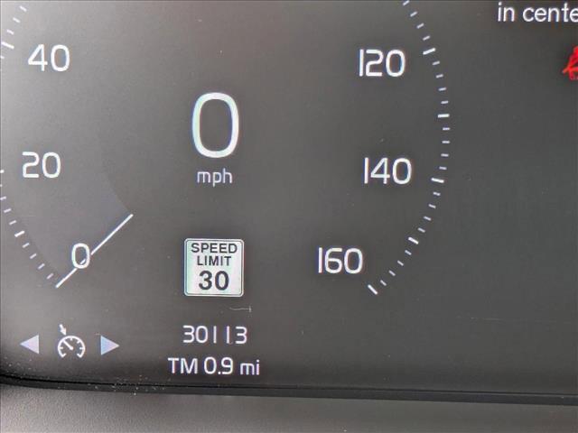 Photo of 2022 Ice White Volvo XC40