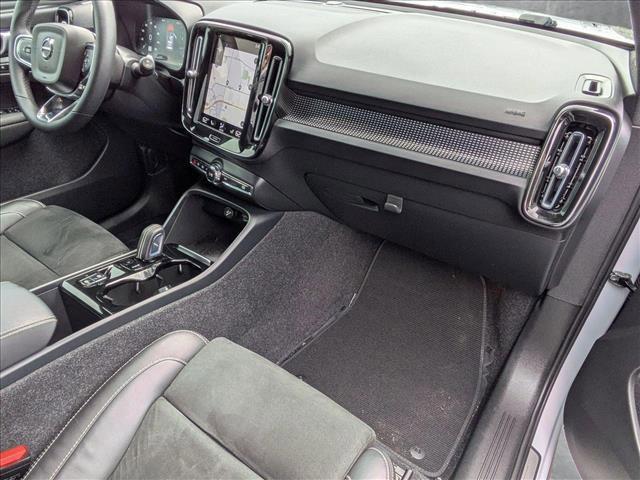 Photo of 2022 Ice White Volvo XC40