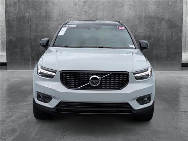 Photo of 2022 Ice White Volvo XC40
