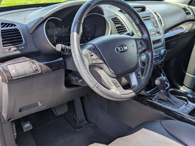 Photo of 2014 Ebony Black Kia Sorento