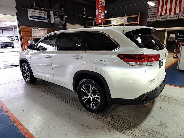 Photo of 2018 Blizzard Pearl Toyota Highlander