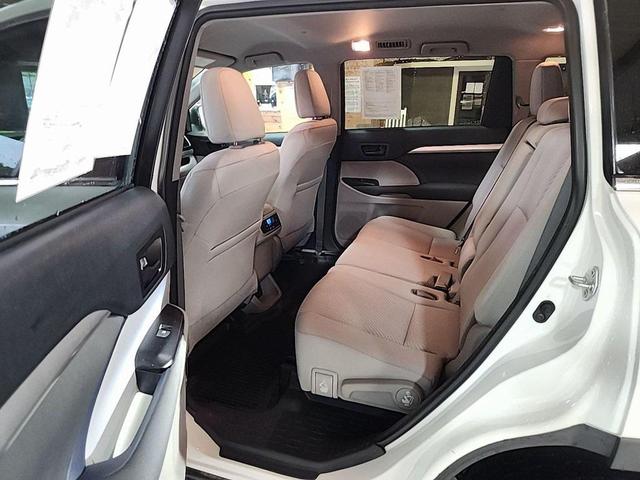 Photo of 2018 Blizzard Pearl Toyota Highlander