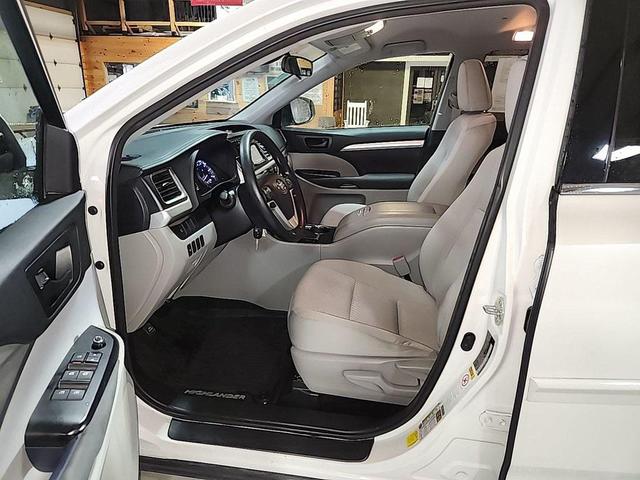 Photo of 2018 Blizzard Pearl Toyota Highlander
