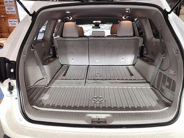 Photo of 2018 Blizzard Pearl Toyota Highlander
