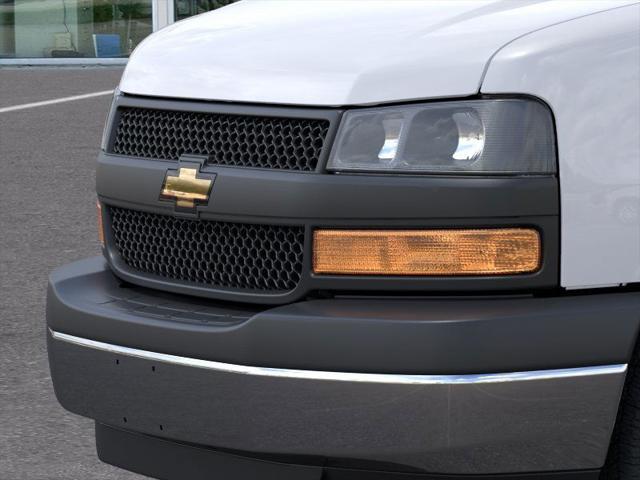 Photo of 2025 Summit White Chevrolet Express 3500