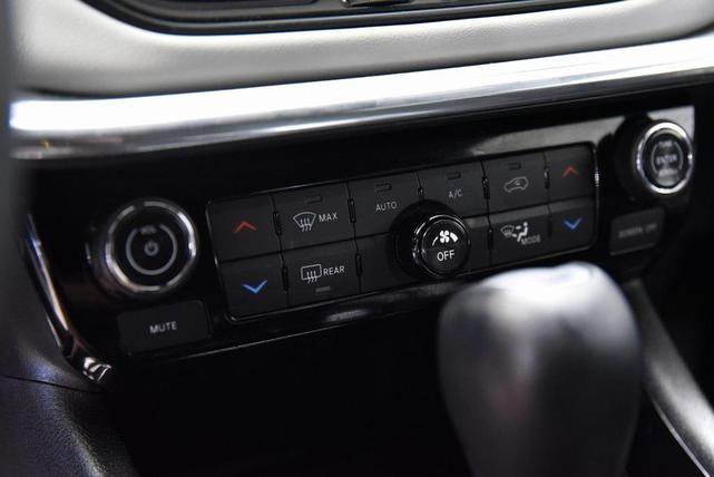 Photo of 2023 Bright White Clearcoat Jeep Compass
