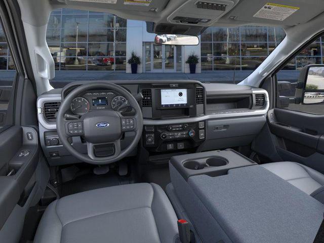 Photo of 2025 Oxford White Ford F-250