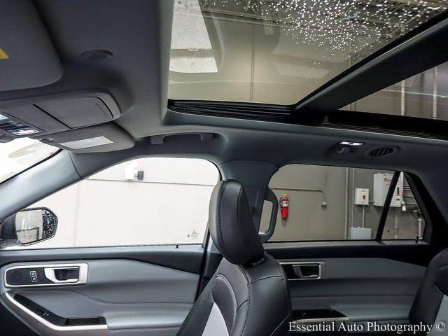 Photo of 2023 Star White Metallic Tri-Coat Ford Explorer