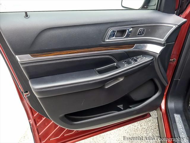 Photo of 2016 White Platinum Metallic Tri-Coat Ford Explorer