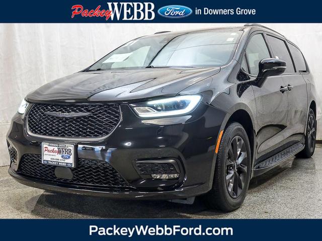Photo of 2021 Brilliant Black Crystal Pearlcoat Chrysler Pacifica