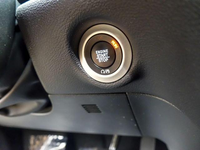 Photo of 2021 Brilliant Black Crystal Pearlcoat Chrysler Pacifica