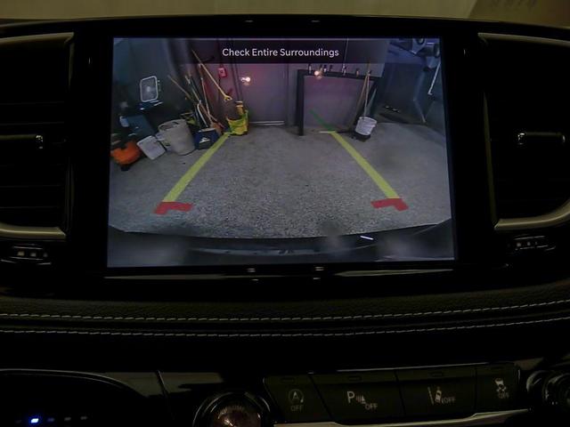 Photo of 2021 Brilliant Black Crystal Pearlcoat Chrysler Pacifica