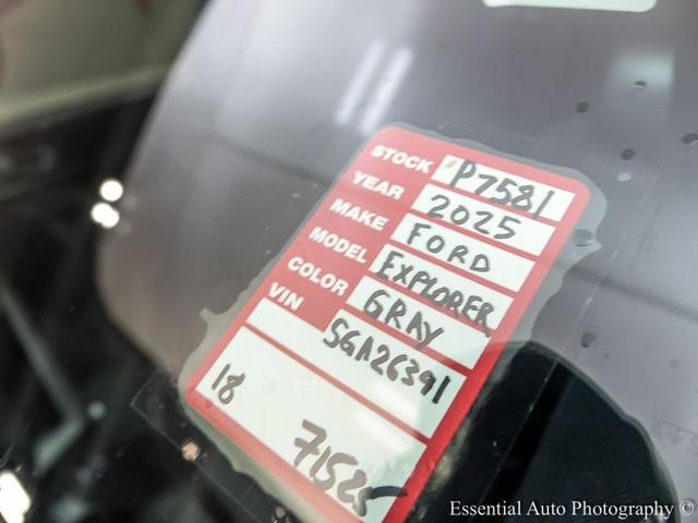 Photo of 2025 Gray Metallic Ford Explorer