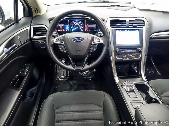 Photo of 2017 Oxford White Ford Fusion