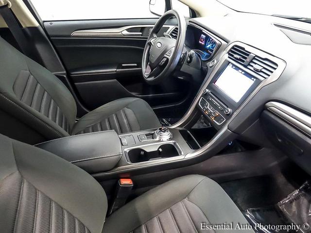 Photo of 2017 Oxford White Ford Fusion