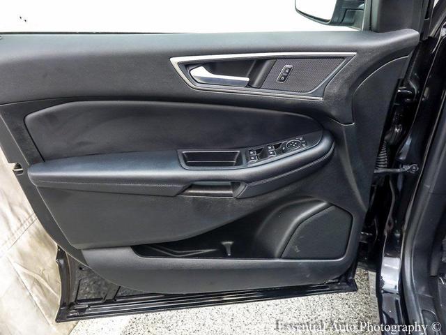 Photo of 2023 Agate Black Metallic Ford Edge