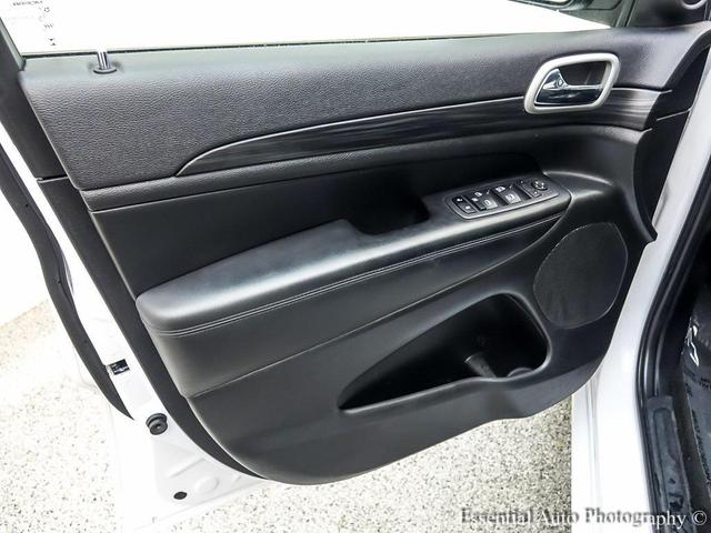 Photo of 2022 Bright White Clearcoat Jeep Grand Cherokee