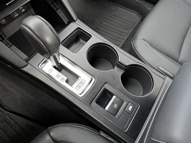 Photo of 2017 Ice Silver Metallic Subaru Legacy