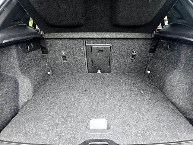 Photo of 2021 Crystal White Metallic Volvo XC40