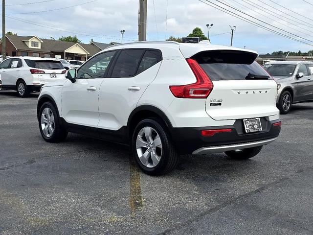 Photo of 2021 Crystal White Metallic Volvo XC40