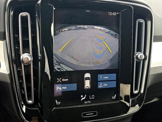 Photo of 2021 Crystal White Metallic Volvo XC40