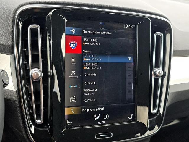 Photo of 2021 Crystal White Metallic Volvo XC40