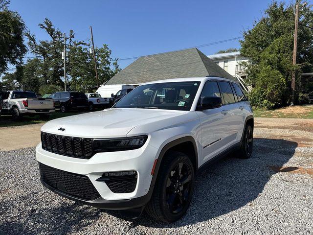 Photo of 2023 Bright White Clearcoat Jeep Grand Cherokee