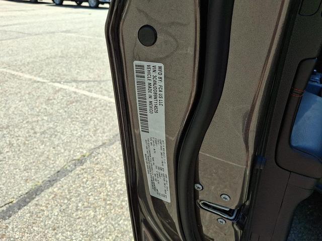 Photo of 2022 Granite Crystal Metallic Clearcoat Jeep Compass