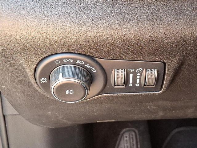 Photo of 2022 Granite Crystal Metallic Clearcoat Jeep Compass