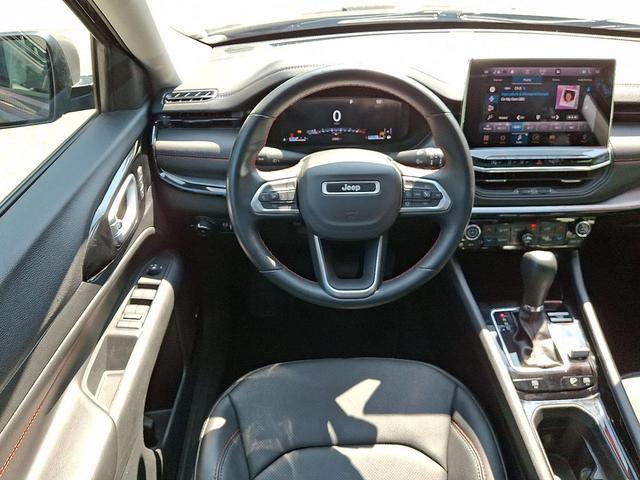Photo of 2022 Granite Crystal Metallic Clearcoat Jeep Compass