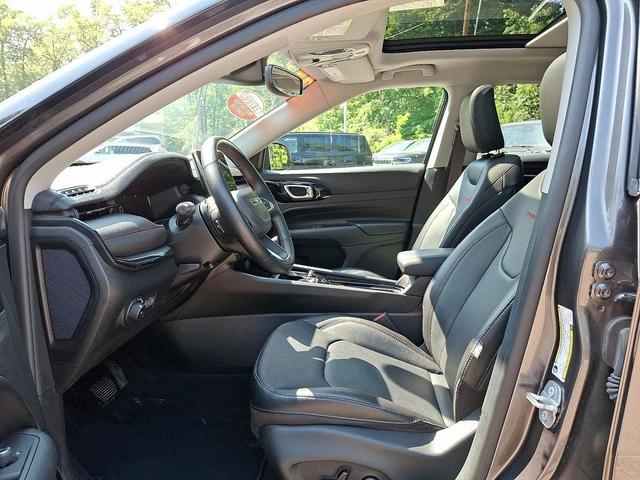 Photo of 2022 Granite Crystal Metallic Clearcoat Jeep Compass