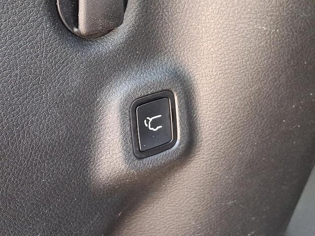 Photo of 2022 Granite Crystal Metallic Clearcoat Jeep Compass