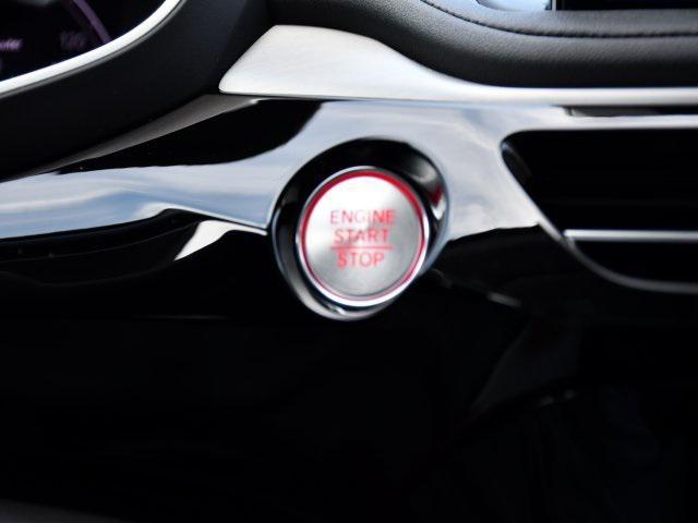 Photo of 2025 Platinum White Pearl Acura MDX