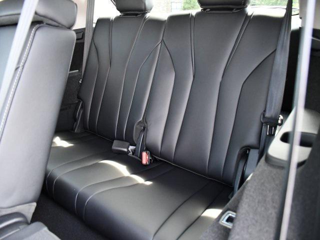Photo of 2025 Platinum White Pearl Acura MDX