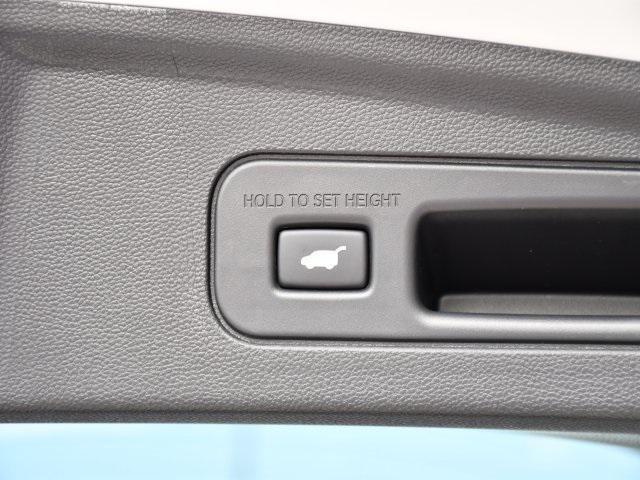 Photo of 2025 Platinum White Pearl Acura MDX