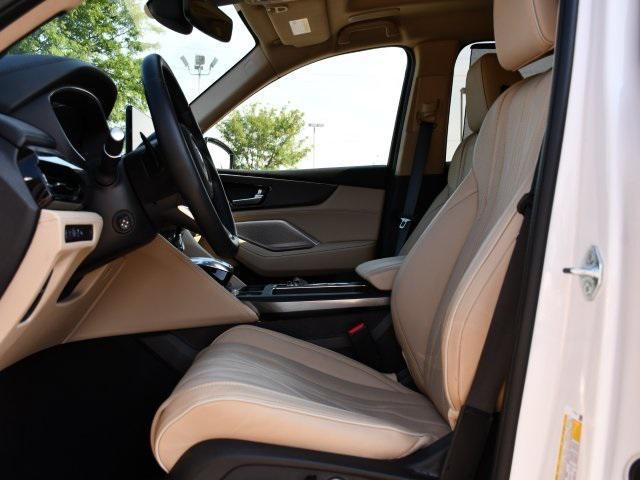 Photo of 2025 Platinum White Pearl Acura MDX