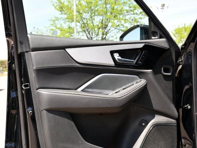 Photo of 2025 Majestic Black Pearl Acura MDX