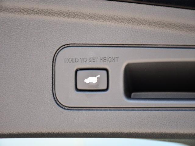 Photo of 2025 Majestic Black Pearl Acura MDX