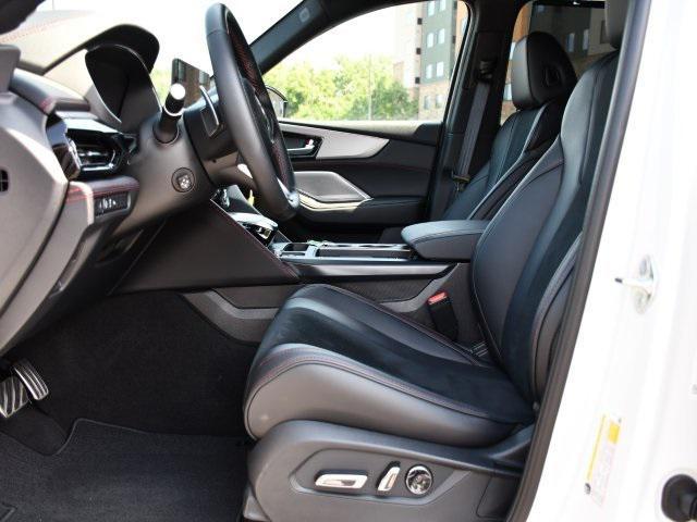 Photo of 2025 Platinum White Pearl Acura MDX