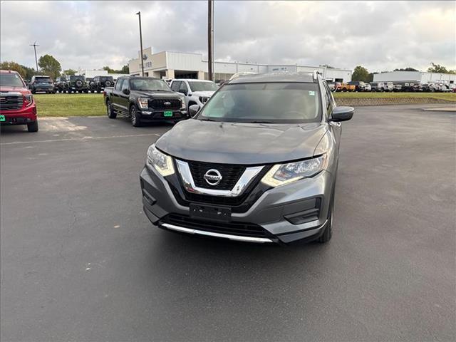 Photo of 2017 Gun Metallic Nissan Rogue