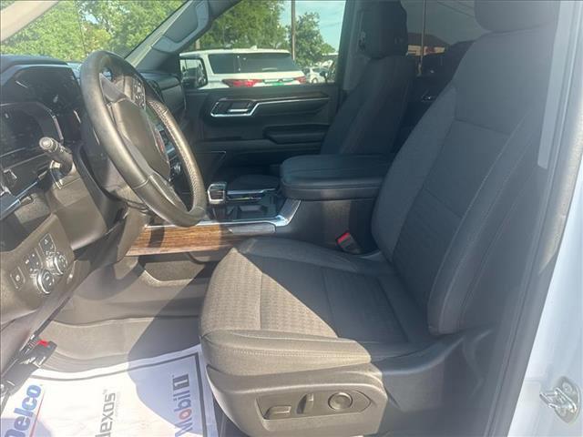 Photo of 2023 Summit White GMC Sierra 1500
