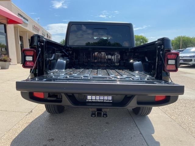 Photo of 2021 Black Clearcoat Jeep Gladiator
