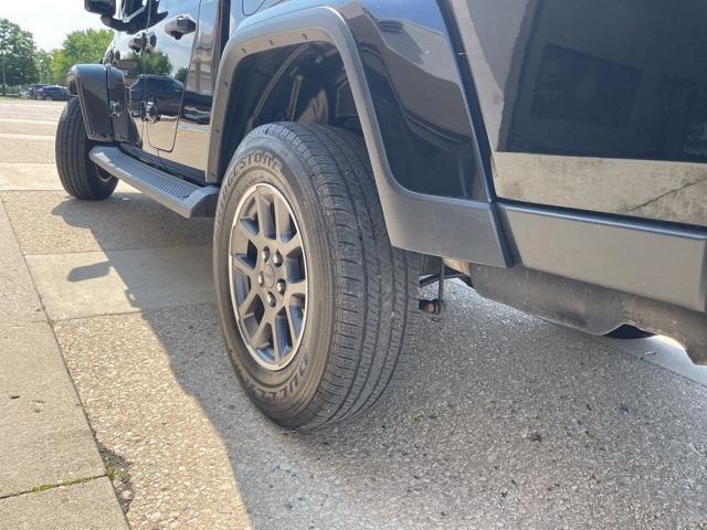 Photo of 2021 Black Clearcoat Jeep Gladiator