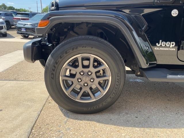 Photo of 2021 Black Clearcoat Jeep Gladiator