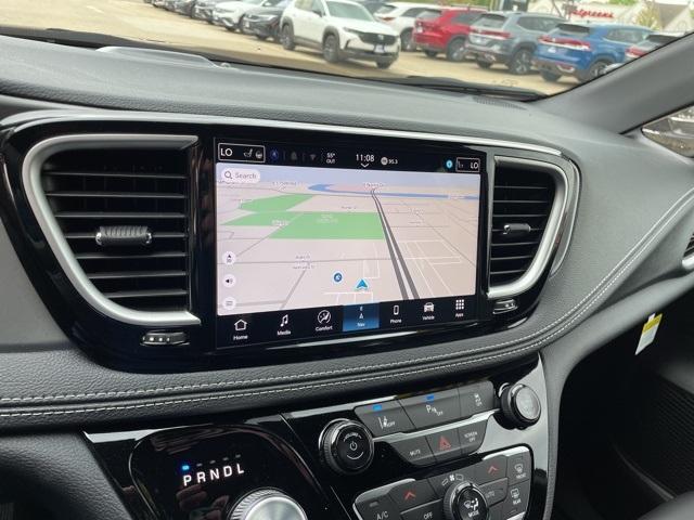 Photo of 2025 Diamond Black Chrysler Pacifica Hybrid