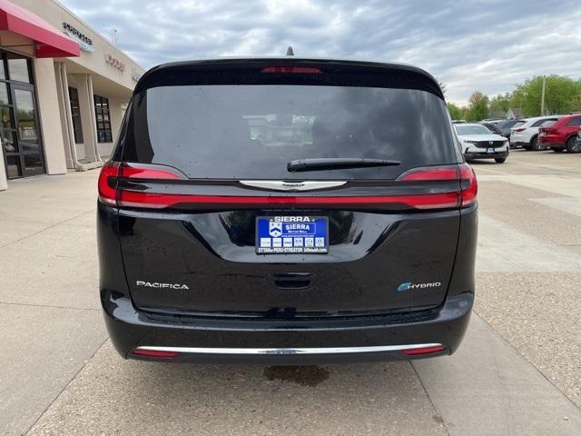 Photo of 2025 Diamond Black Chrysler Pacifica Hybrid