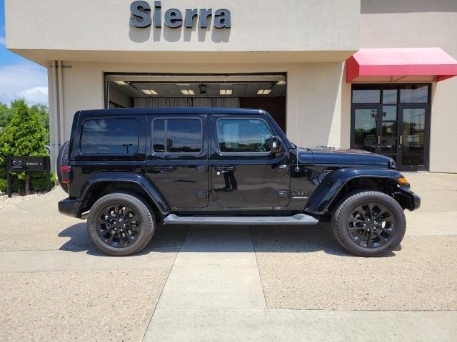 Photo of 2023 Black Clearcoat Jeep Wrangler