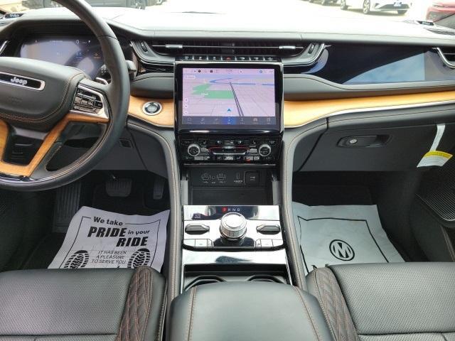 Photo of 2023 Diamond Black Jeep Grand Cherokee