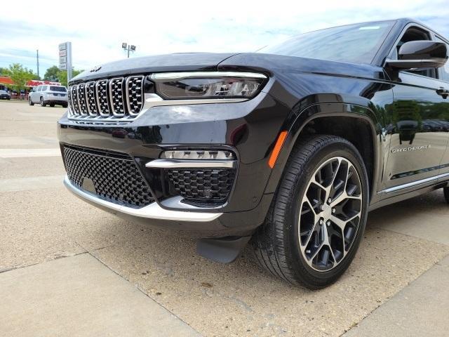 Photo of 2023 Diamond Black Jeep Grand Cherokee
