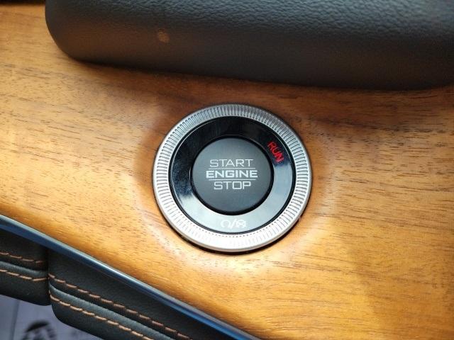 Photo of 2023 Diamond Black Jeep Grand Cherokee